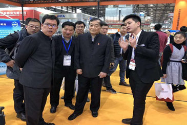 感謝娃哈哈集團(tuán)董事長宗慶后蒞臨雷茨展位指導(dǎo)