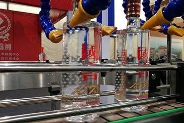 東莞市銳天機(jī)電科技有限公司攜旗下品牌雷茨（RAETTS）參加2017中國國際酒業(yè)博覽會(huì)開幕。